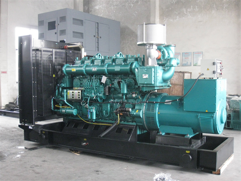 庆云200KW 柴油发电机的油耗是多少?